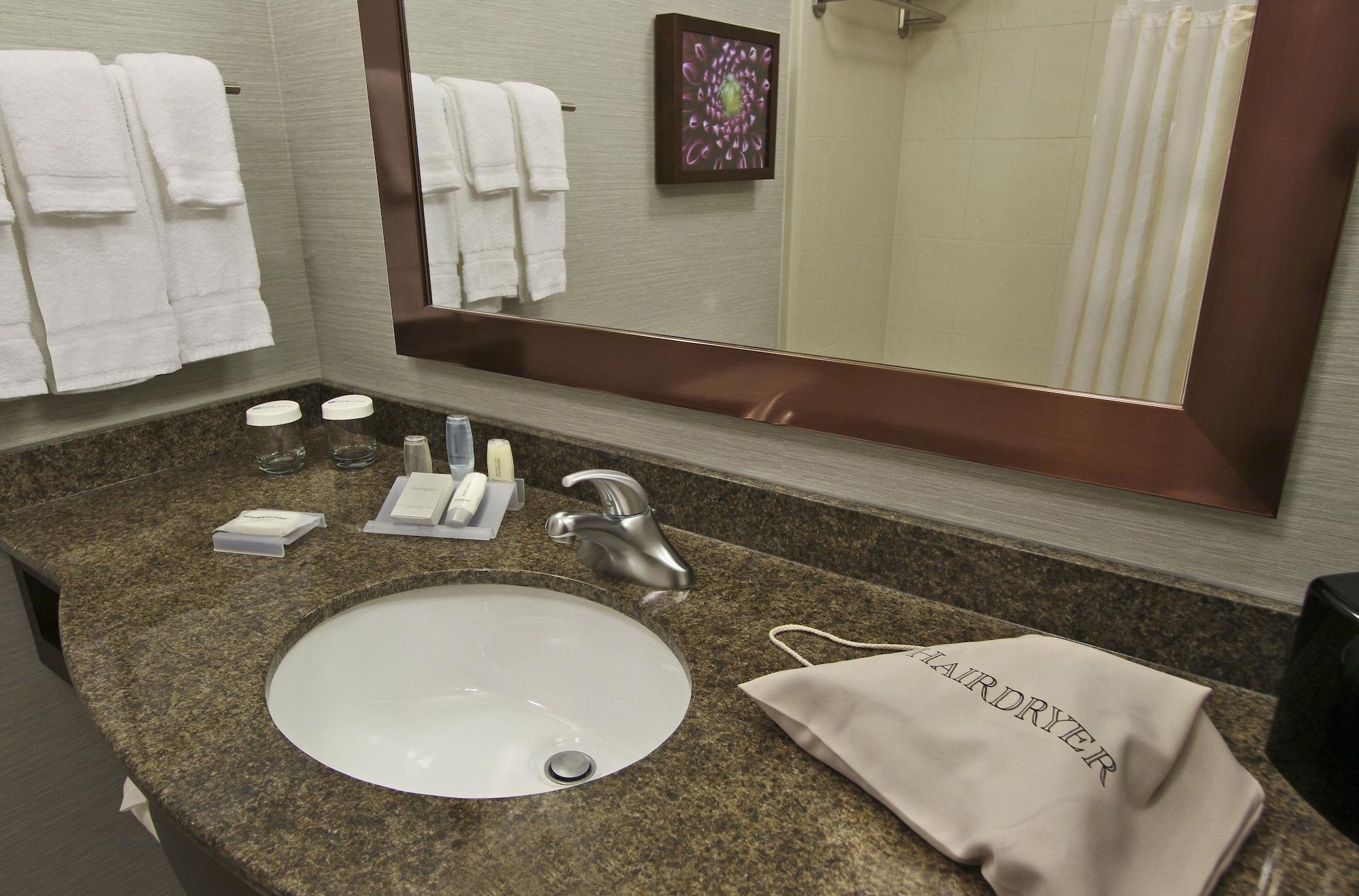 Hilton Garden Inn Covington/Mandeville Bilik gambar